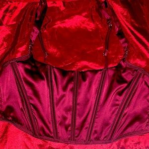 Worn a few times, just not my style. Perfect condition:)